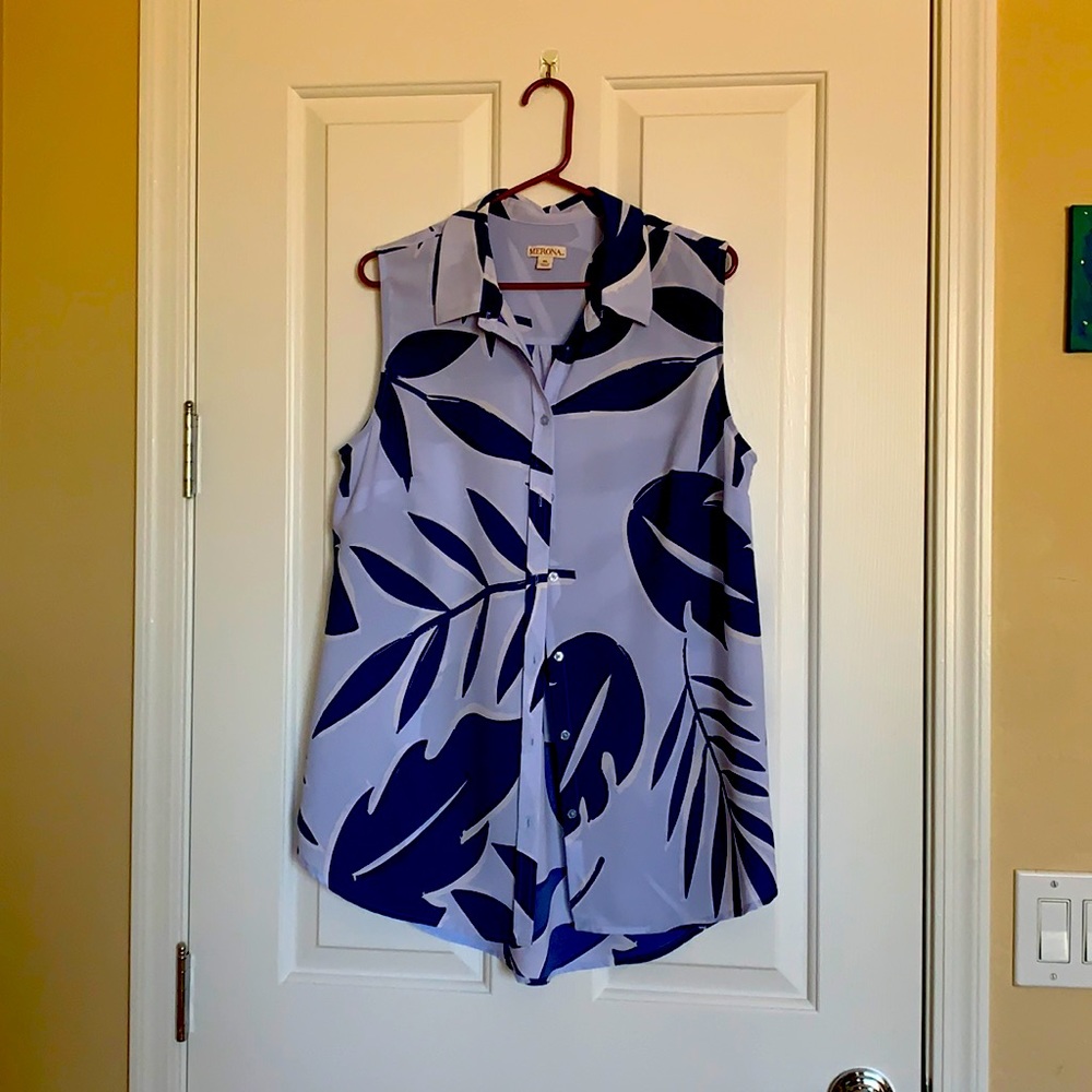 Women’s sleeveless shirt